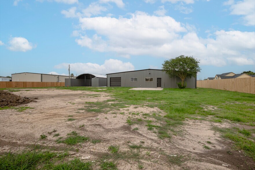 More Photos Of 1250 Winfield Ln, Kemah Industrial For Lease