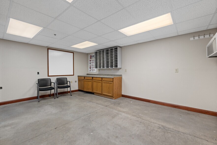 More Photos Of 2340 Taggart Rd, Rapid City Warehouse For Lease
