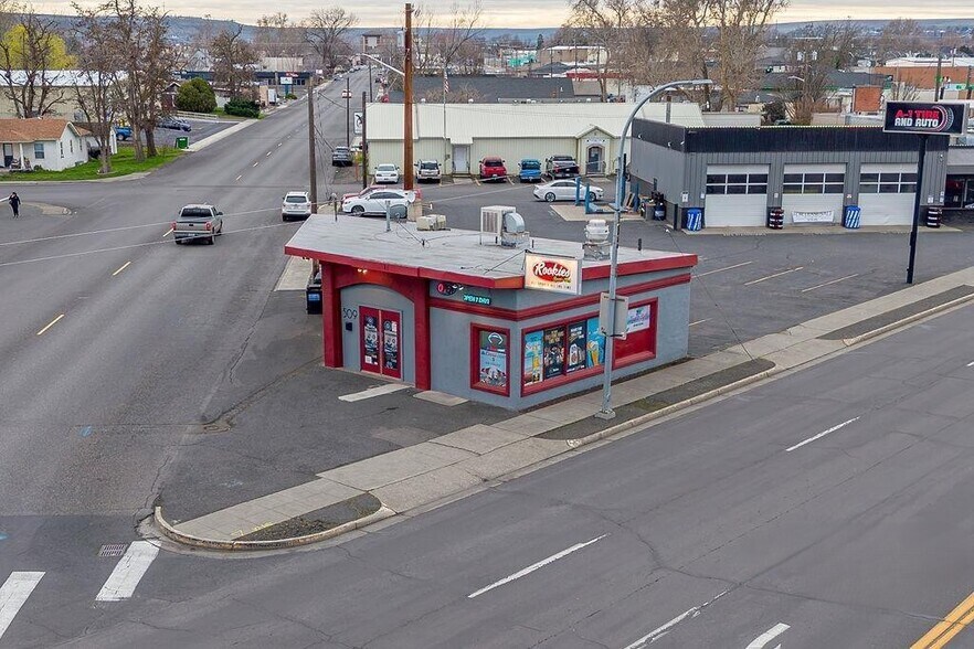 More Photos Of 509 Diagonal St, Clarkston Bar For Sale