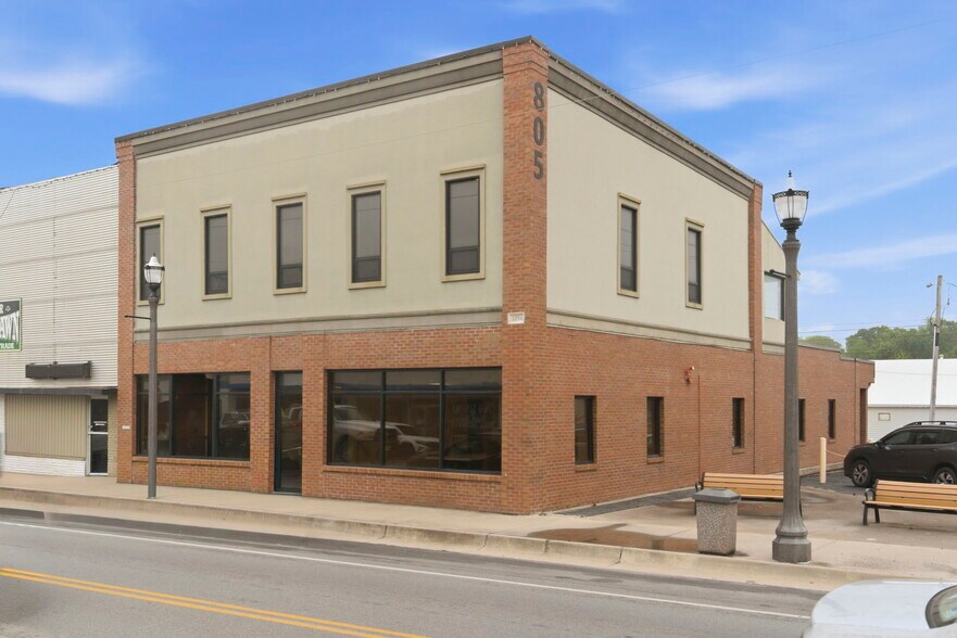 More Photos Of 805 Main St, Cassville General Retail For Sale
