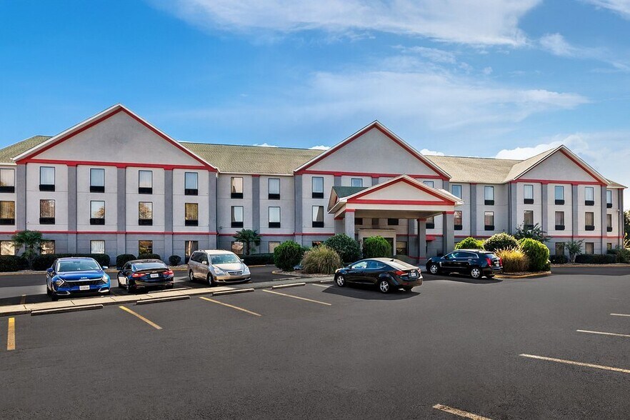 Primary Photo Of 2450 Old National Pky, College Park Hotel For Sale
