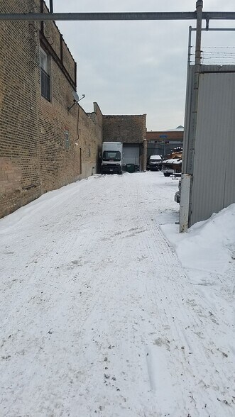 More Photos Of 3050 N Western Ave, Chicago Industrial For Lease