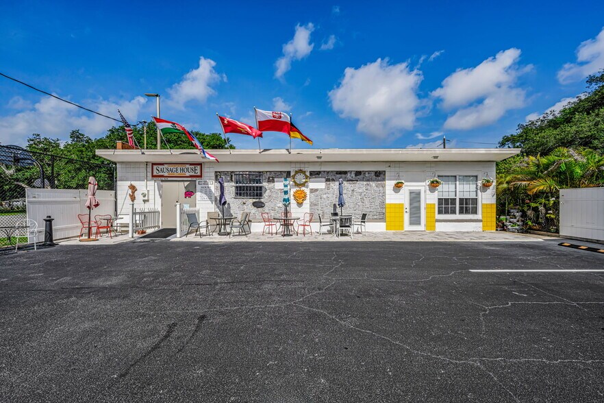 More Photos Of 605 9th Ave N, Safety Harbor Freestanding For Sale