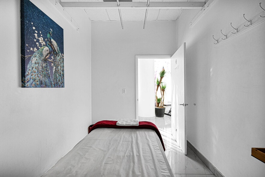 More Photos Of 2301 Wilton Dr, Wilton Manors Apartments For Sale