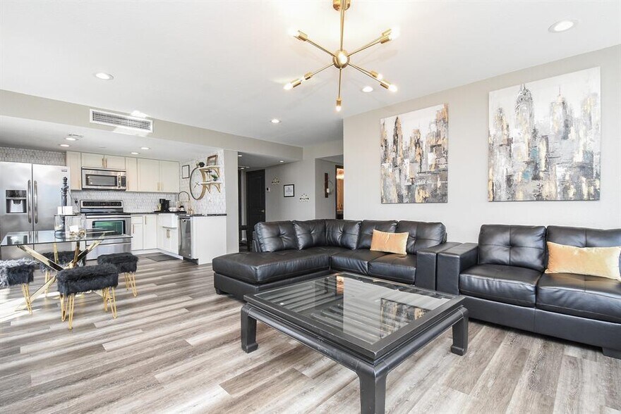 More Photos Of 2016 Main St, Houston Apartments For Sale