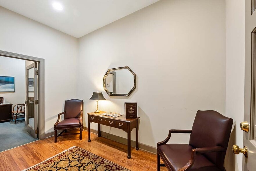 More Photos Of 11 Broad St, Charleston Office Residential For Lease