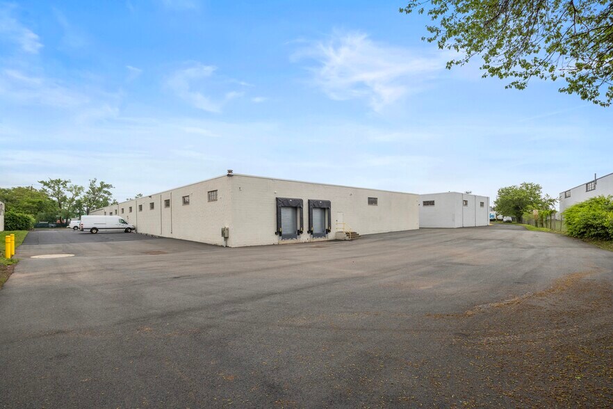More Photos Of 178 Commerce Rd, Carlstadt Manufacturing For Sale