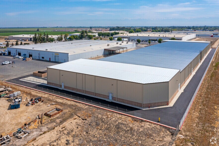 More Photos Of 7435 Sunnyview, Visalia Warehouse For Lease