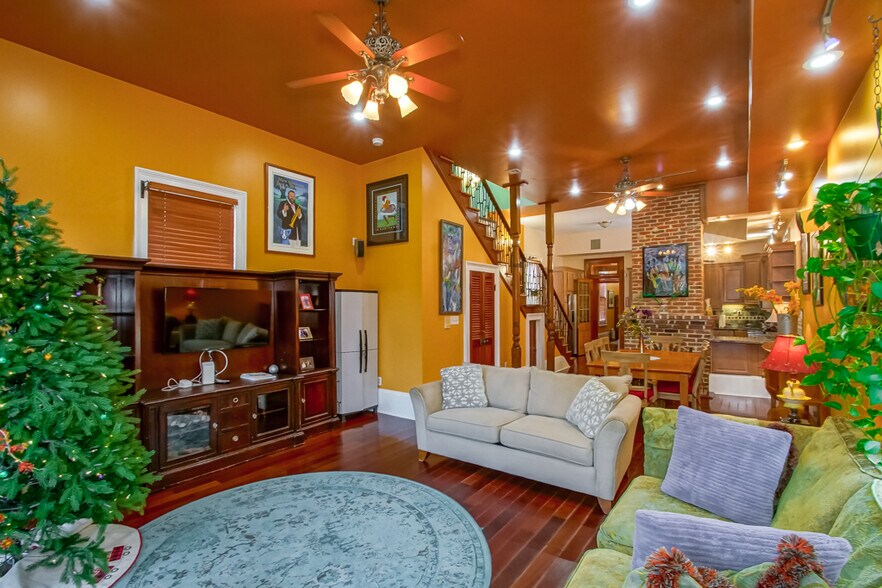 More Photos Of 1211 Governor Nicholls St, New Orleans Hospitality For Sale