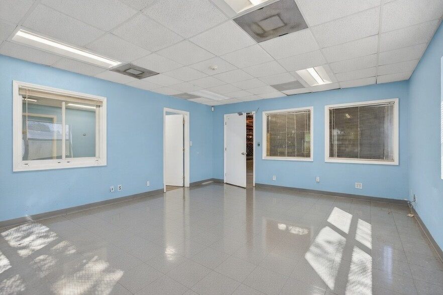 More Photos Of 1500 N Powerline Rd, Pompano Beach Warehouse For Lease