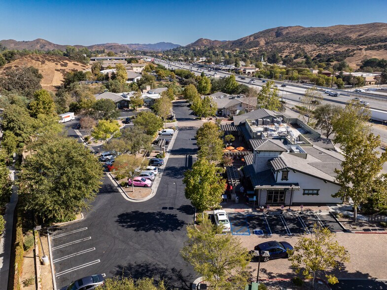 More Photos Of 29105-29125 Canwood St, Agoura Hills Restaurant For Lease