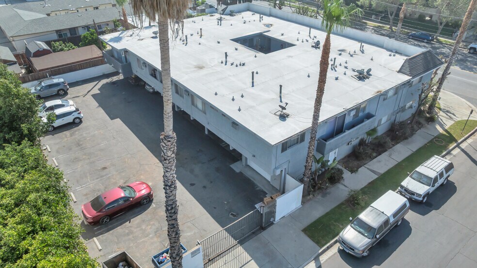 More Photos Of 13825 Vanowen St, Van Nuys Apartments For Sale