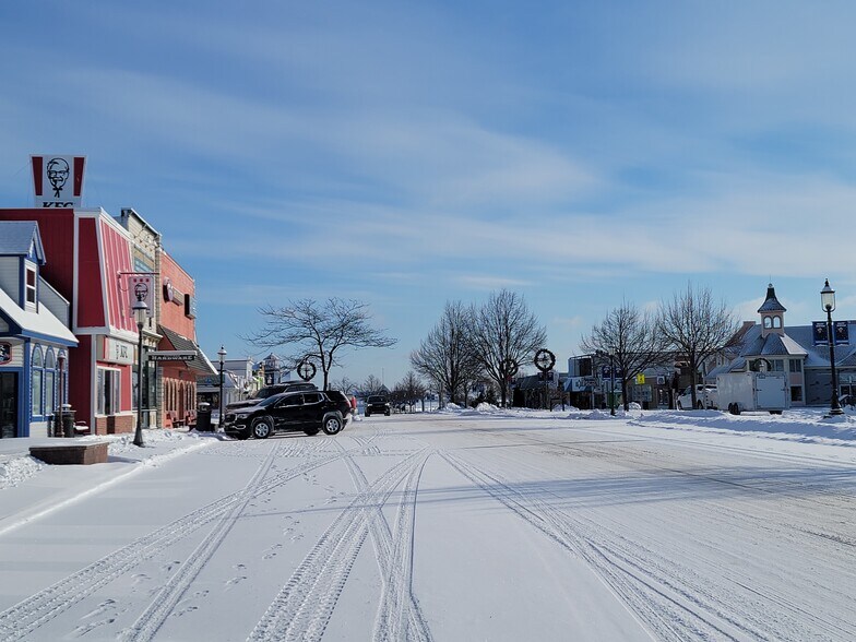 More Photos Of 217 E Central Ave, Mackinaw City Storefront For Lease