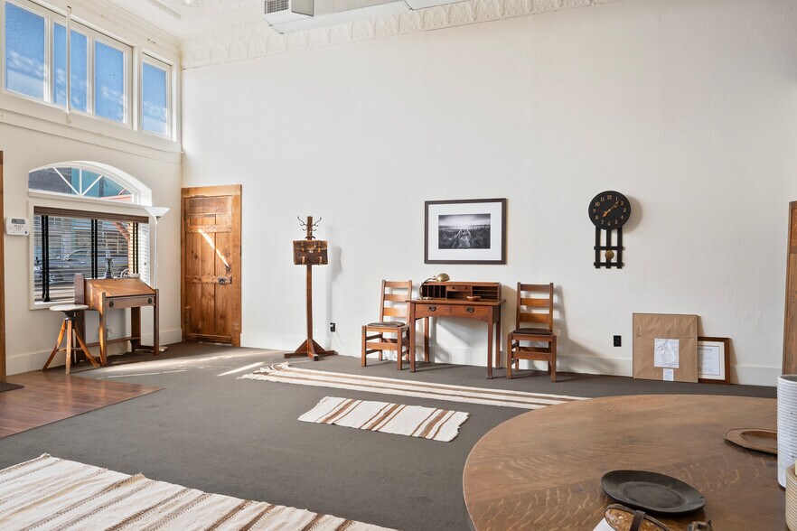 More Photos Of 118 W. Grand St, Whitewright Storefront Retail Residential For Sale