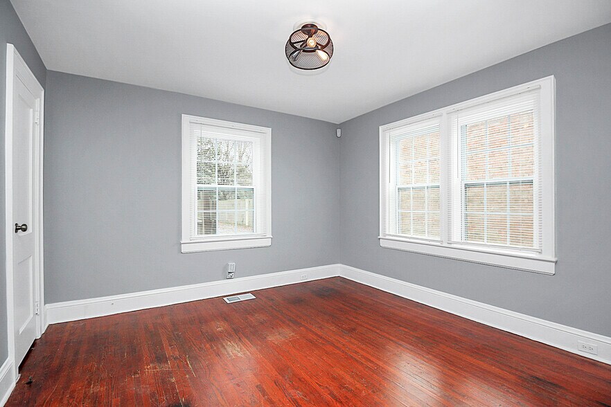 More Photos Of 2220 The Plaza, Charlotte Office Residential For Lease