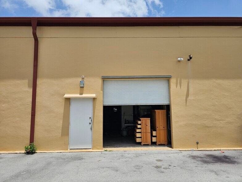 More Photos Of 4152-4230 Blue Heron Blvd W, Riviera Beach Medical For Lease