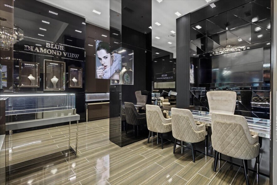 More Photos Of 256 Pharr Rd NE, Atlanta General Retail For Lease