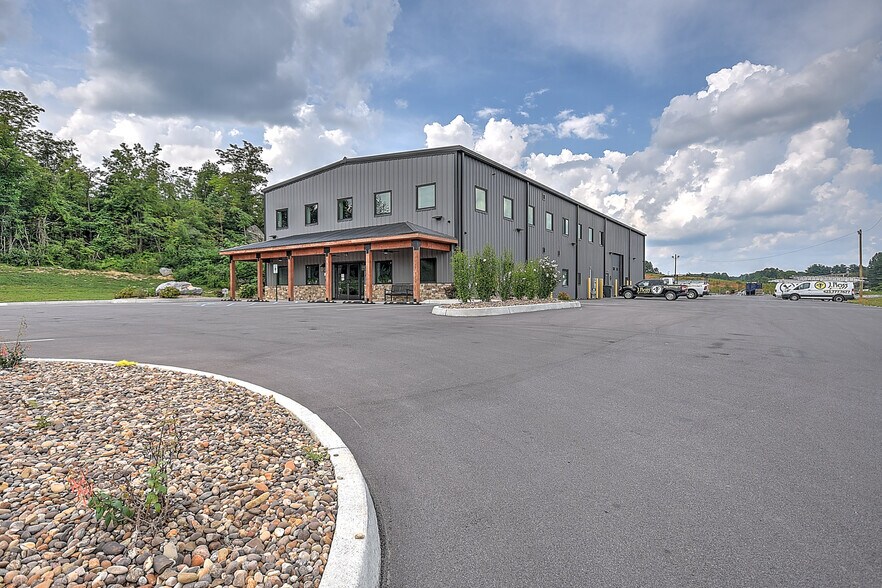 More Photos Of 915 Millennium Ct, Blountville Warehouse For Sale