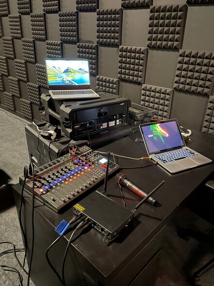 More Photos Of 2121 S Hiawasee Rd, Orlando Coworking Space