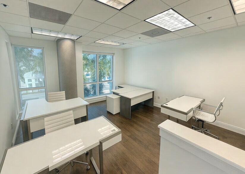 More Photos Of 1000 5th St, Miami Beach Office For Lease