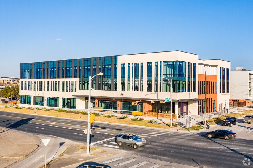 More Photos Of 5325 Airport Blvd, Austin Office For Lease