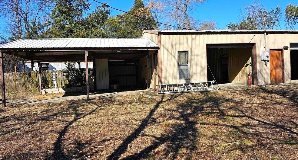 More Photos Of 407 Taylor St, West Columbia Light Distribution For Sale