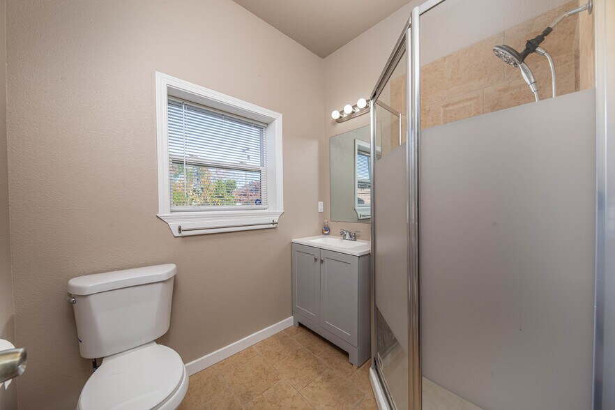 More Photos Of 115 E Walnut St, Lodi Freestanding For Sale