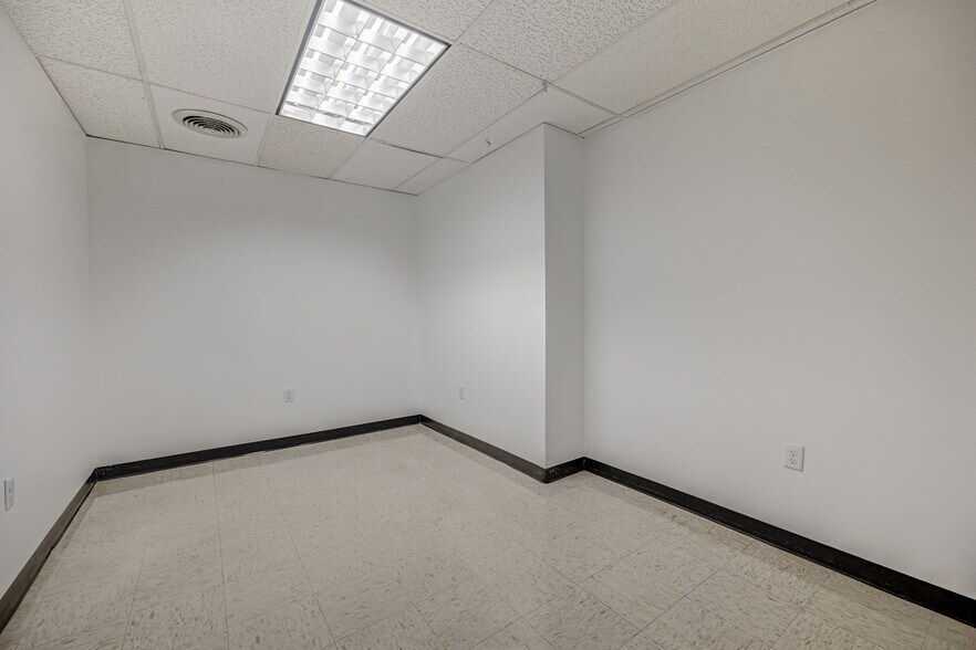 More Photos Of 20 Willow Springs Cir, York Warehouse For Lease