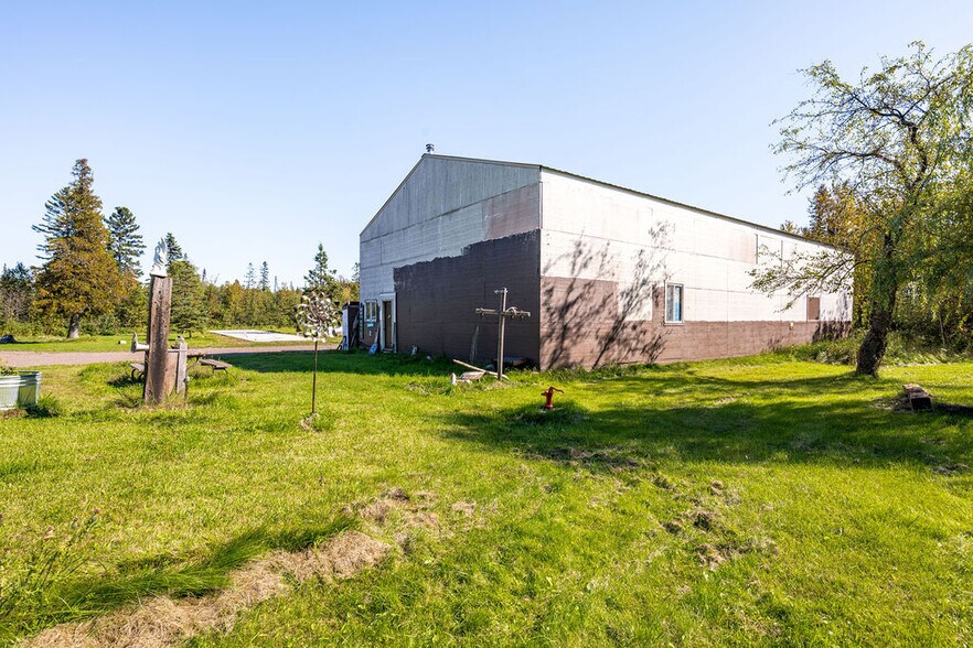 More Photos Of 4892 MN-61 N, Beaver Bay Specialty For Sale