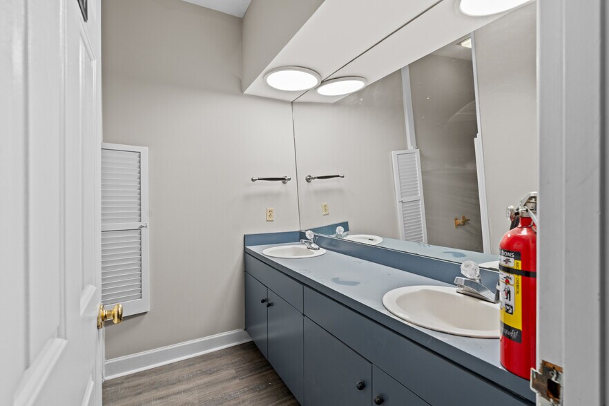 More Photos Of 101 St Clair St, Frankfort Loft Creative Space For Sale