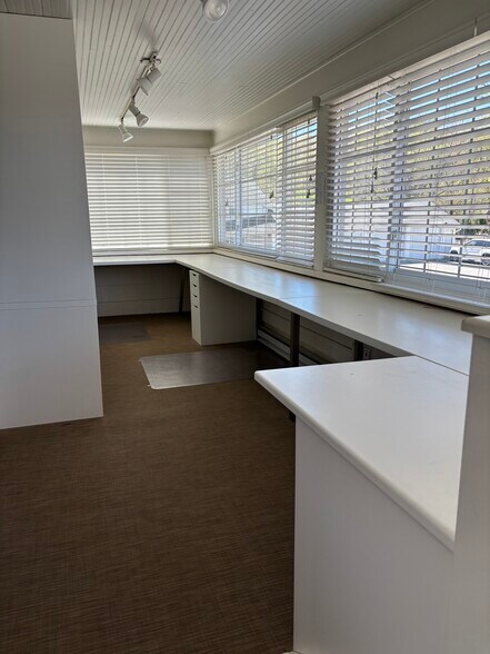 More Photos Of 3 Waterville Rd, Avon Office Residential For Lease