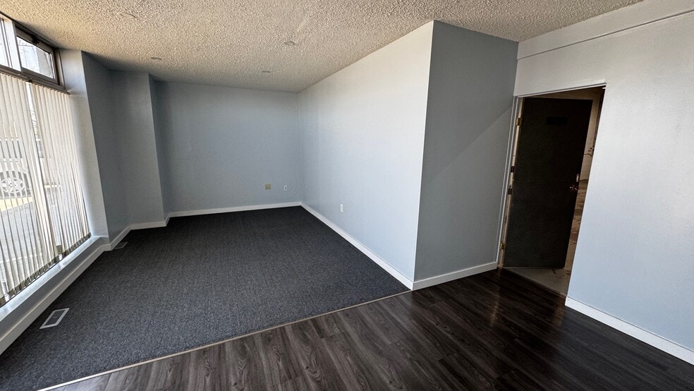 More Photos Of 1247 36th Ave NE, Calgary Warehouse For Sale