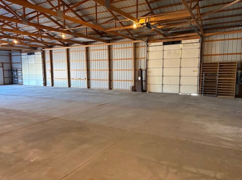 More Photos Of 1305 1st st, Ogallala Flex For Lease
