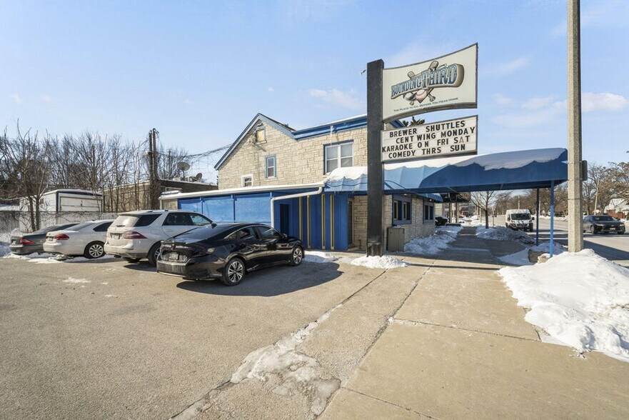 More Photos Of 6317 W Bluemound Rd, Milwaukee Bar For Sale
