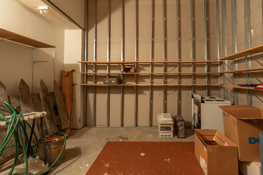 More Photos Of 1100 Basin Ave, Bismarck Flex For Sale