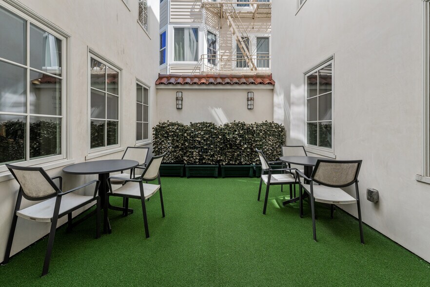 More Photos Of 320-330 Judah St, San Francisco Loft Creative Space For Lease