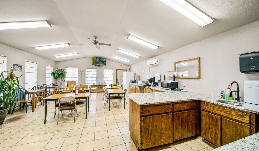 More Photos Of 2600 S Muskogee Ave, Tahlequah Hotel For Sale