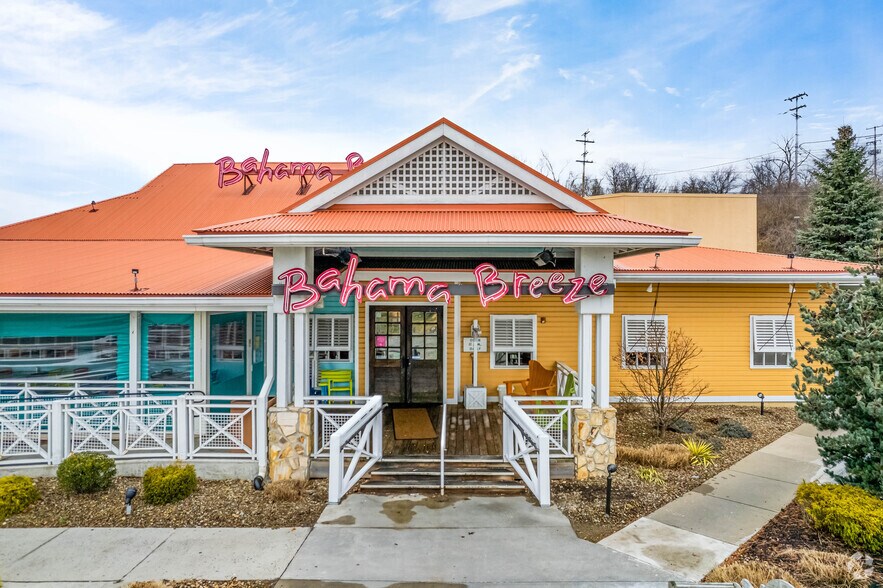 More Photos Of 6100 Robinson Center Dr, Pittsburgh Restaurant For Lease