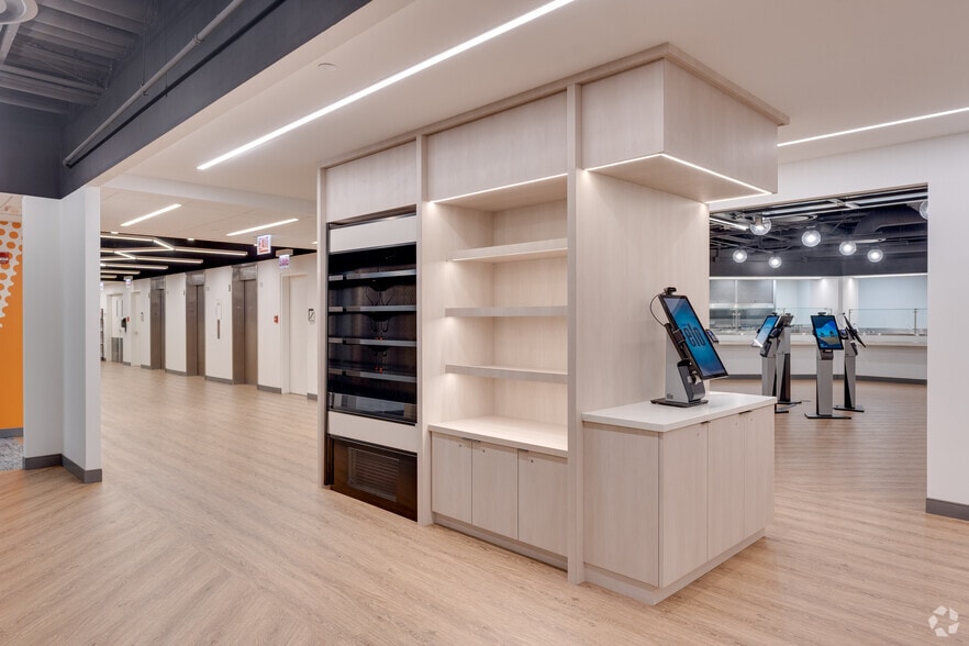 More Photos Of 2021 Spring Rd, Oak Brook Office For Lease