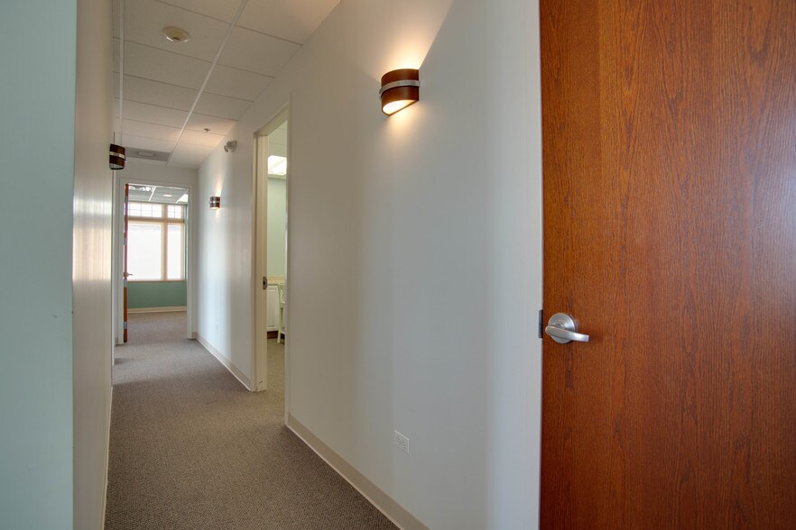 More Photos Of 5143-5151 Mochel Dr, Downers Grove Office For Sale