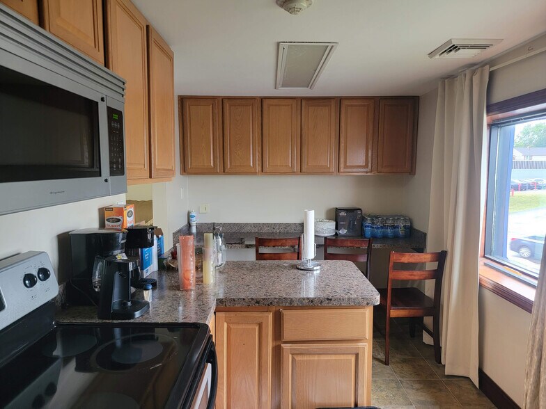 More Photos Of 909 Bustleton Pike, Feasterville Trevose Office For Lease