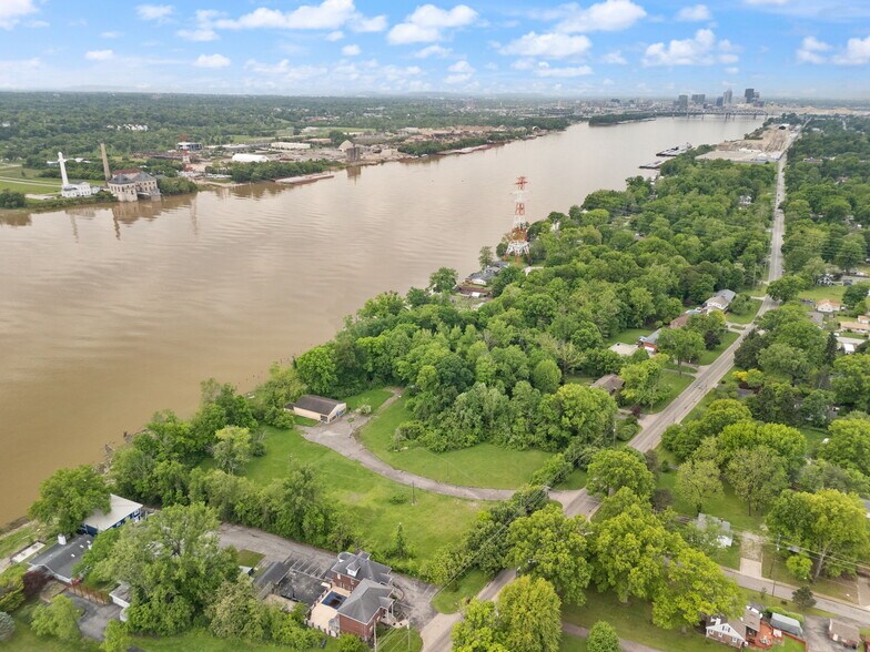 More Photos Of 2000 Utica Pike, Jeffersonville Marina For Sale