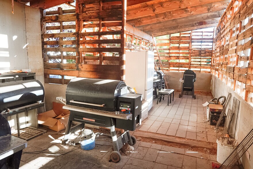 More Photos Of 50 N 2nd E, Soda Springs Convenience Store For Sale