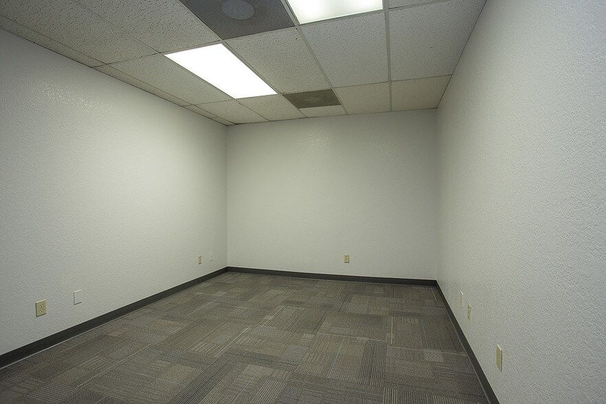 More Photos Of 3118 E McDowell Rd, Phoenix Office For Lease
