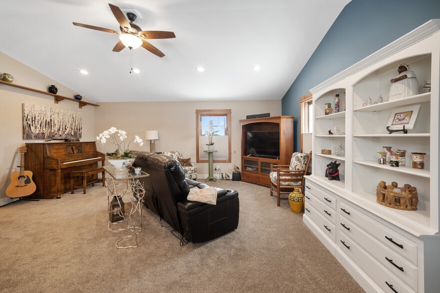 More Photos Of 6163 N Meridian Rd, Hope Flex For Sale