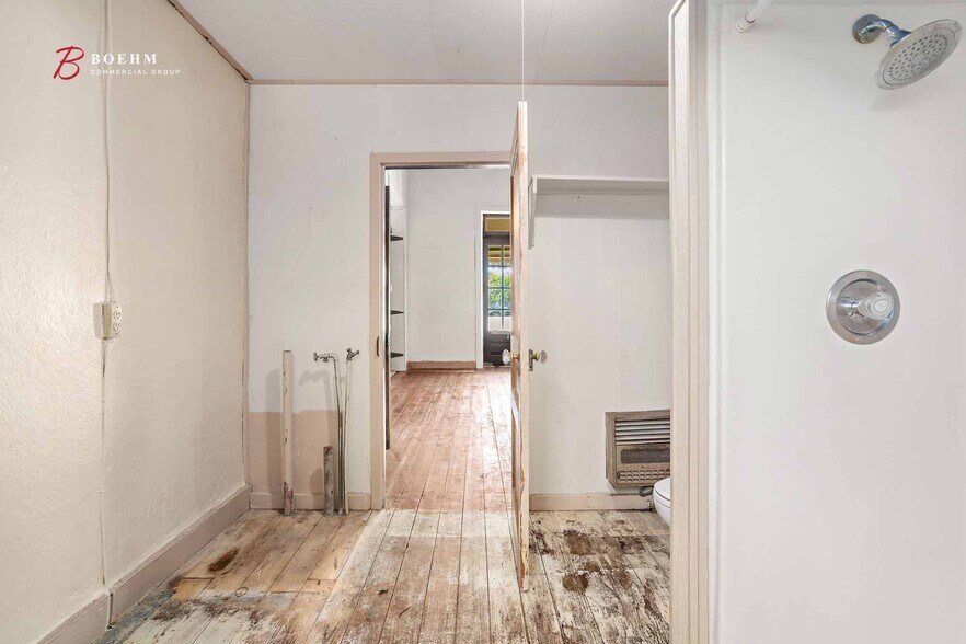 More Photos Of 514 Paris St, Castroville Storefront Retail Office For Sale