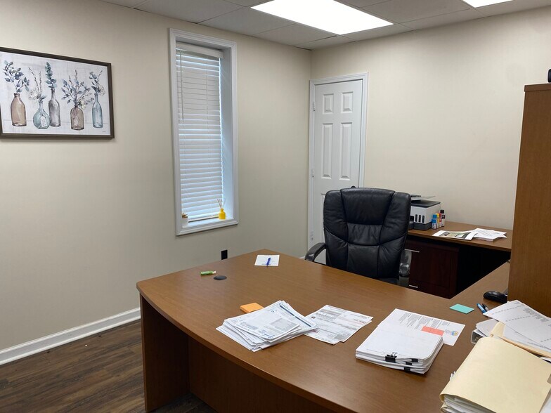 More Photos Of 1031 S Green St, Tupelo Warehouse For Sale