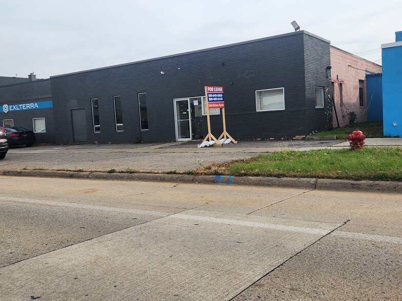 Primary Photo Of 608 E Ten Mile Rd, Hazel Park Warehouse For Lease