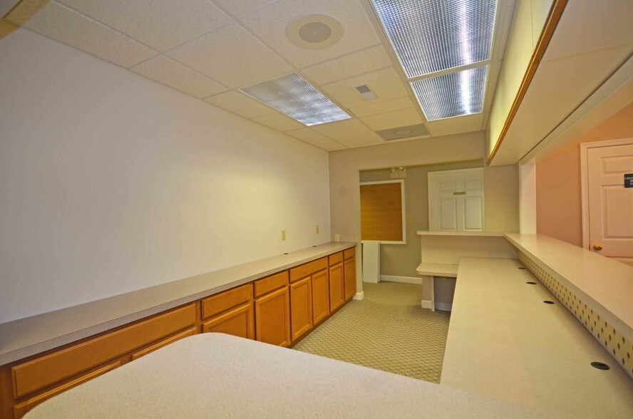 More Photos Of 556 Cynwood Dr, Easton Medical For Lease