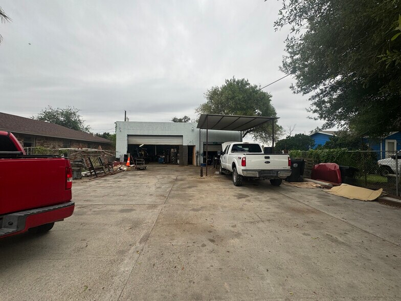 More Photos Of 2505 N Bridge Ave, Weslaco Service For Sale